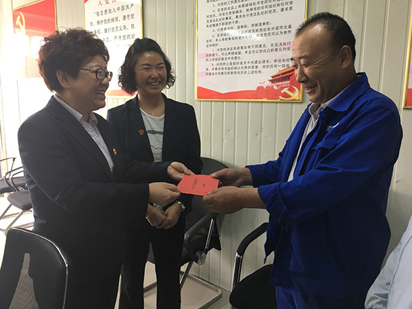 半岛·体育(中国)官方网站开展“金秋助学”活动